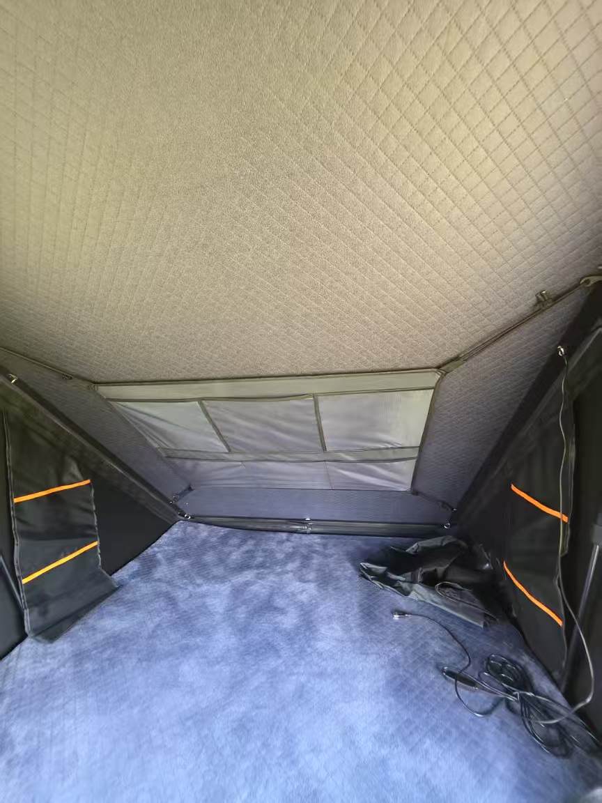 Carpa ALTONIDO montada sobre camioneta pickup